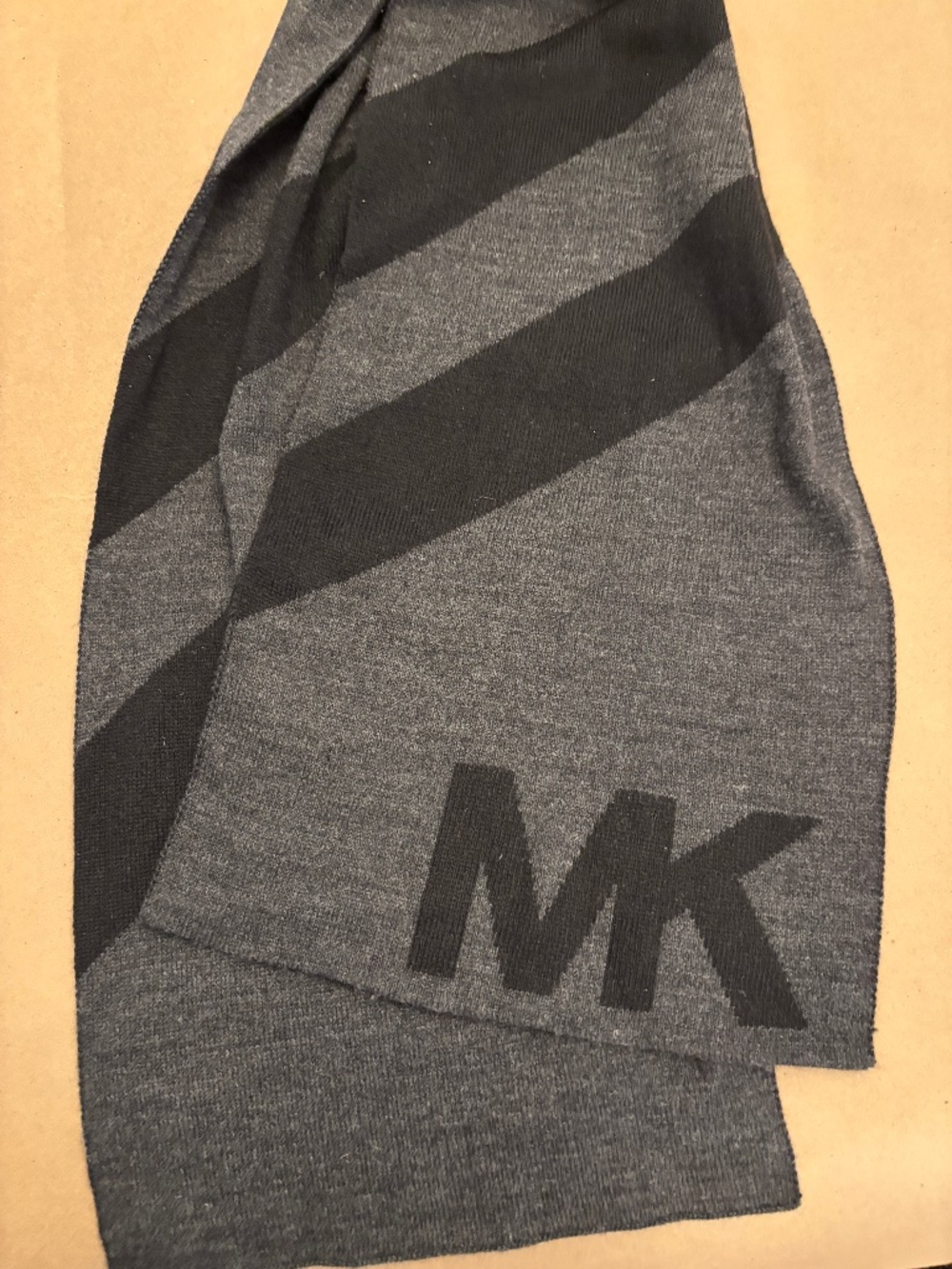 MICHAEL KORS NECK SCARF